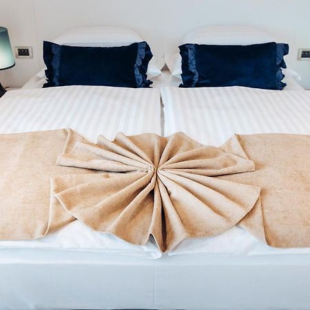 Antunovic Hotel East Сесвете Экстерьер фото